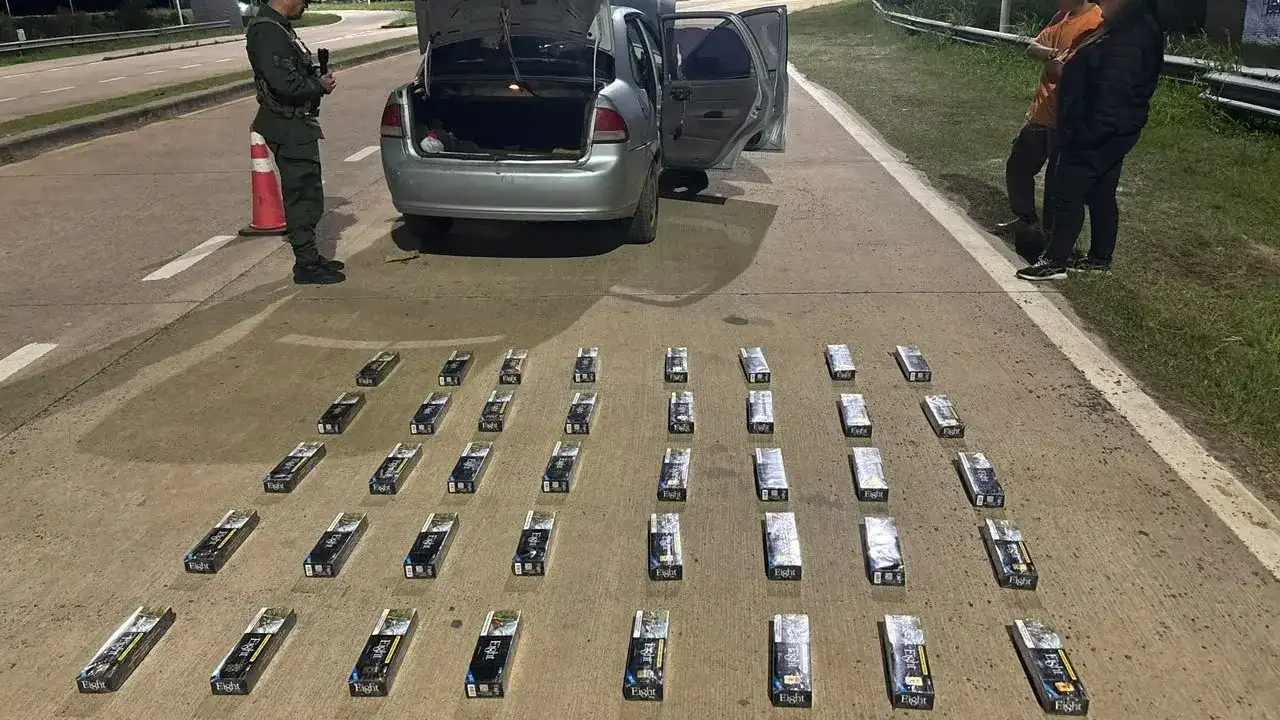 Gendarmería incautó cigarrillos de contrabando ocultos en un vehículo - 3