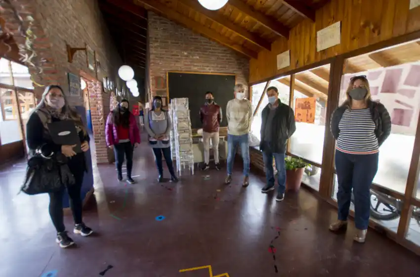 Gesell: entregaron mobiliario a jardines de infantes