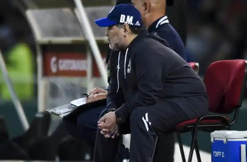 El Gimnasia de Maradona cayó ante Talleres con polémica