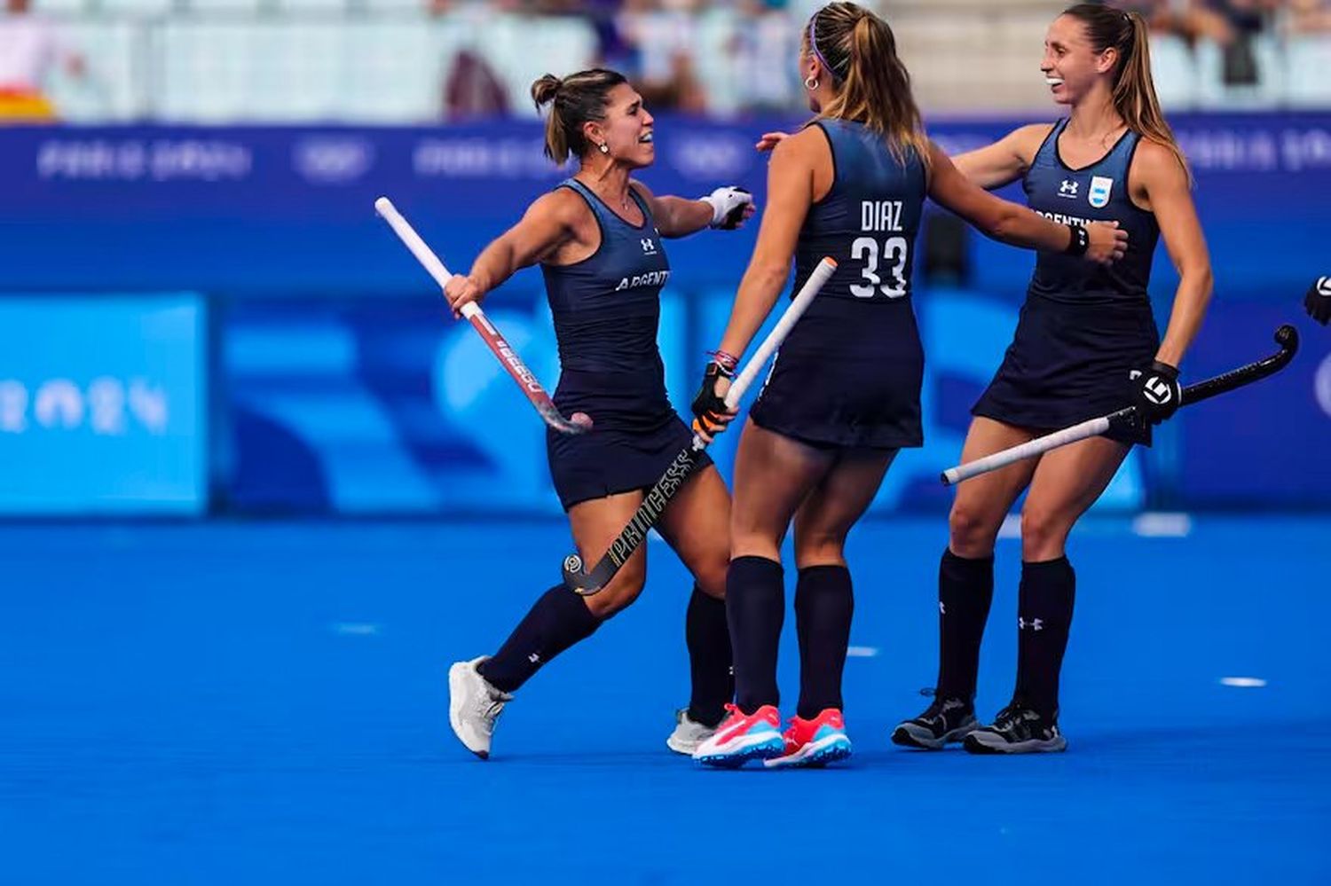 Las Leonas ganaron sus tres partidos en París.