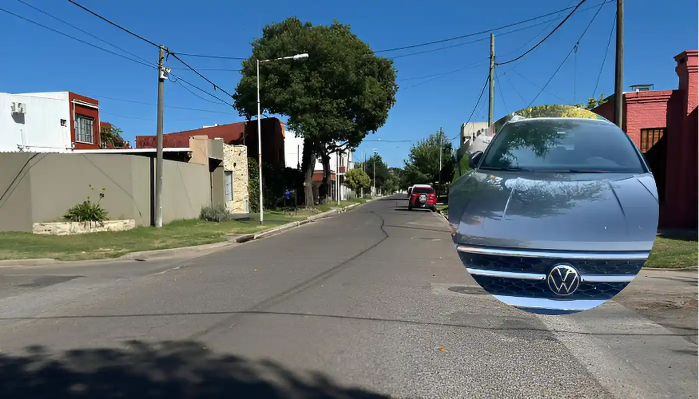 La Volkswagen Taos estaba estacionada en la casa de la familia.