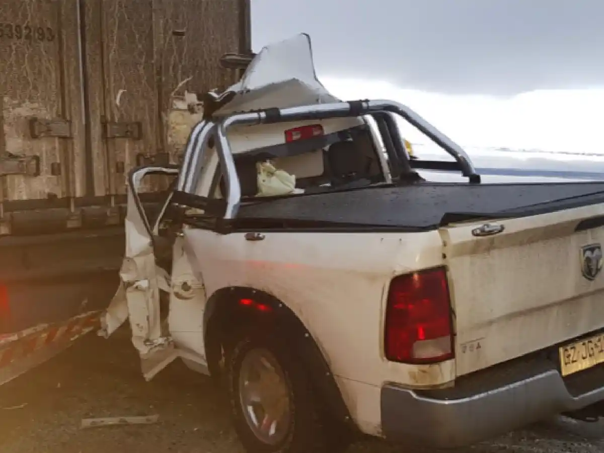 Tres muertos al chocar una 4x4 con un camión estacionado