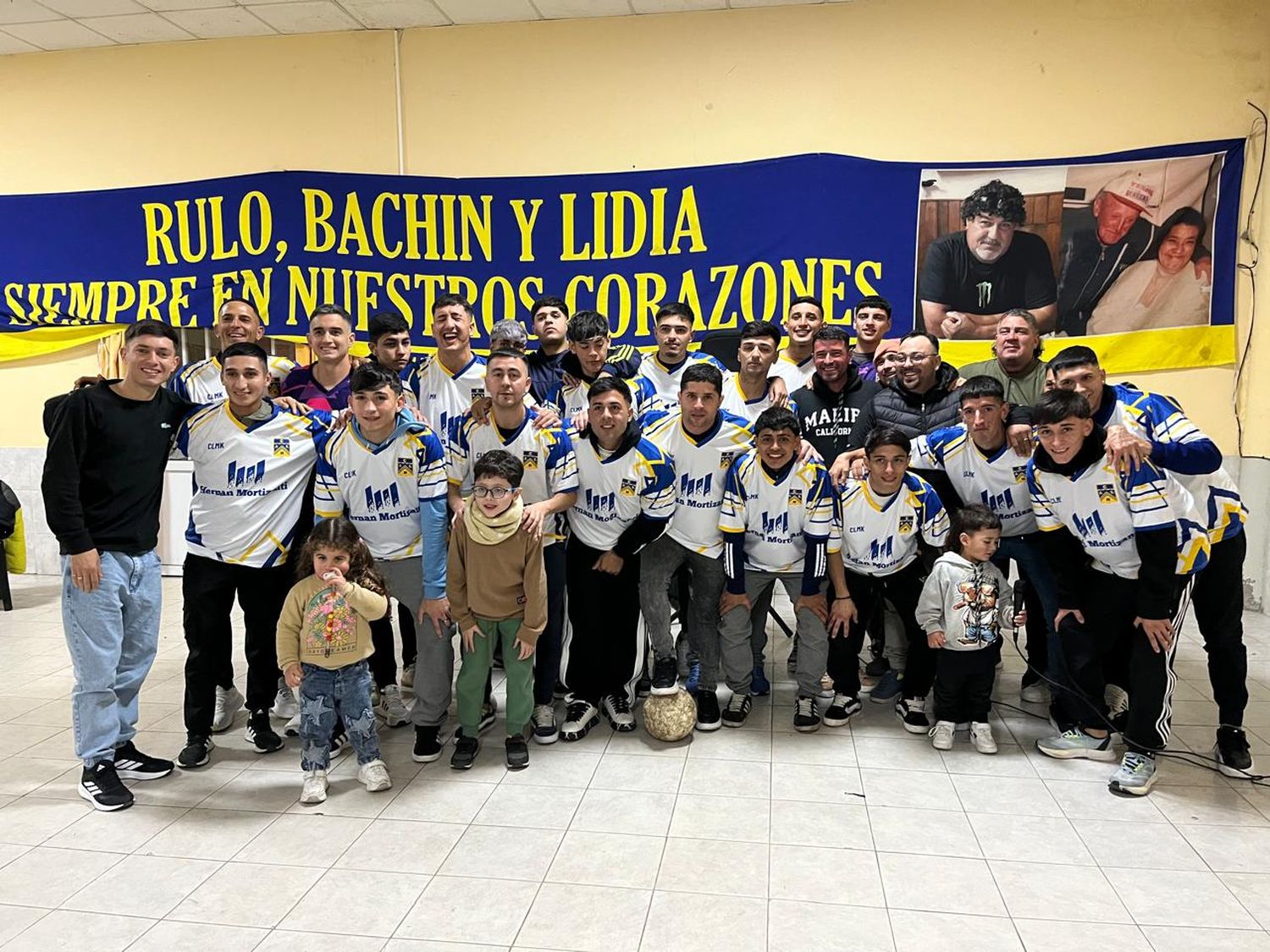 El "Quintero" presentó su nueva indumentaria.