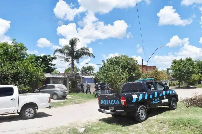 En medio de un desorden, inadaptados
lesionaron a cuatro policías, 3 detenidos