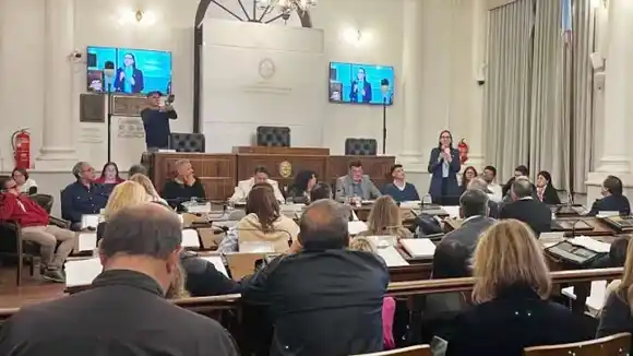 En un clima de protesta, senadores recibieron a los gremios que se oponen a la disolución del Iosper