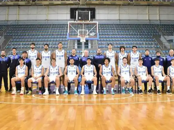 La Unión presentó indumentaria
y espera a Regatas Corrientes