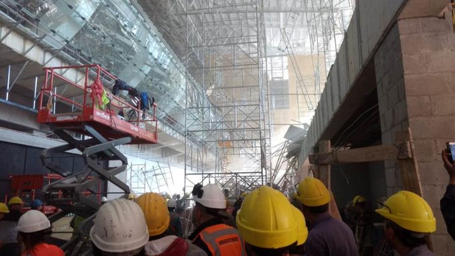 Derrumbe en las obras del aeropuerto de Ezeiza: Un operario muerto