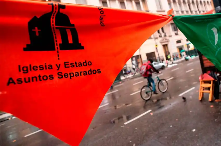 Desde Cambiemos solicitan quitar imágenes religiosas de edificios estatales