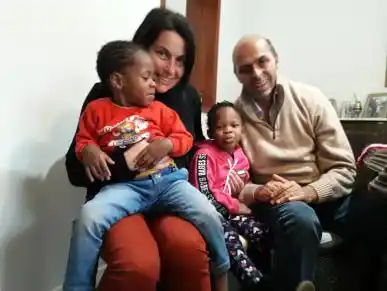 El deseo de ser padres triunfa más allá de las fronteras