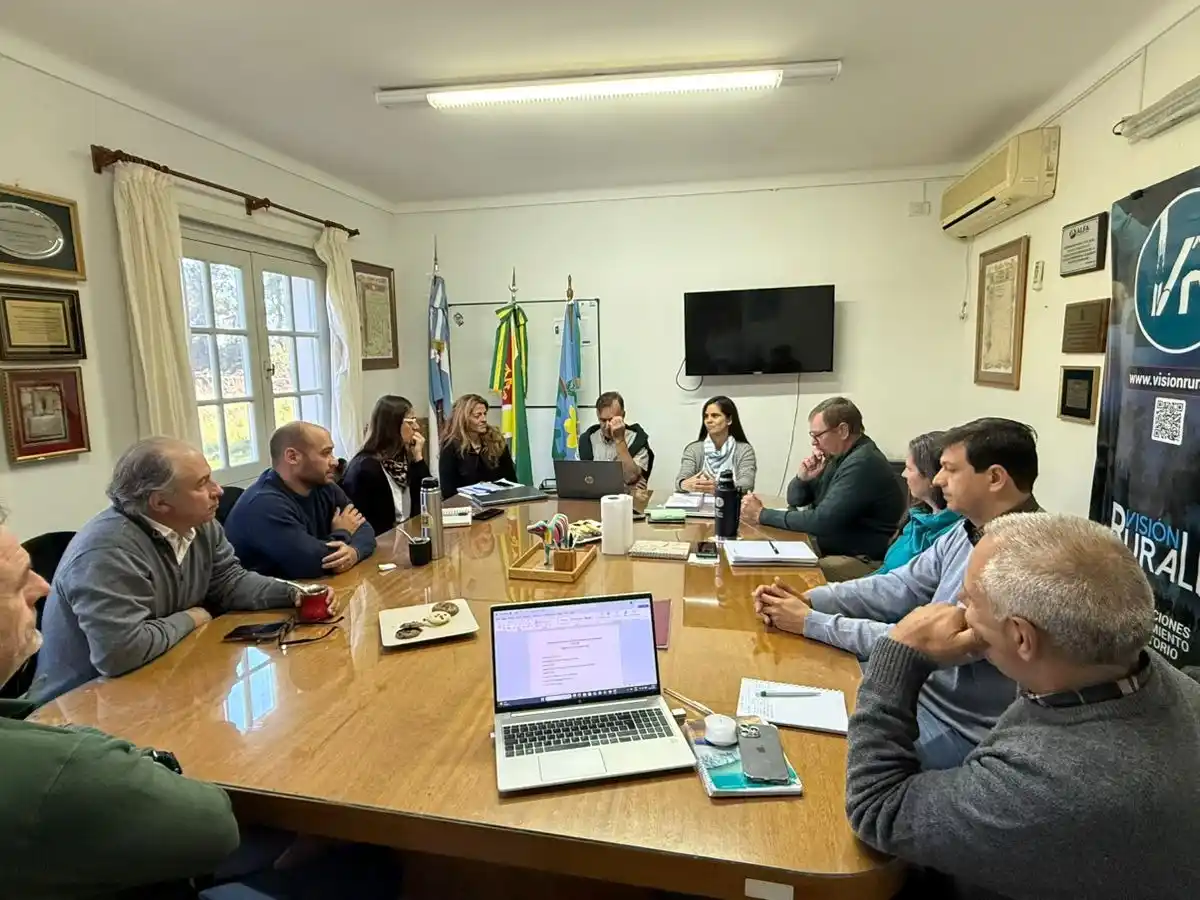 Reunión. del sector productivo en San Cayetano