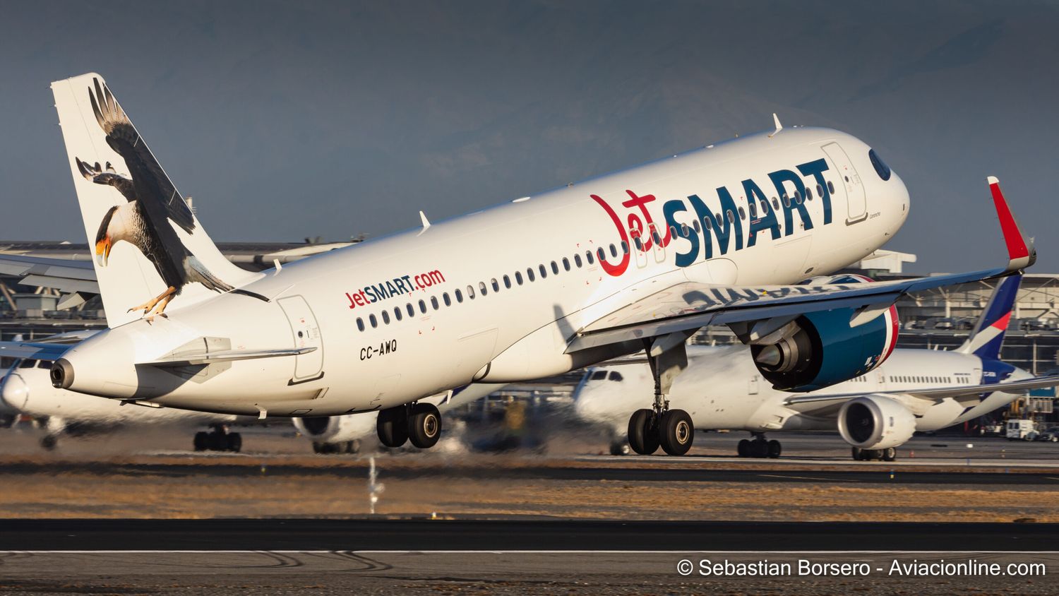 JetSMART programa retomar sus vuelos entre Santiago de Chile y Bogotá