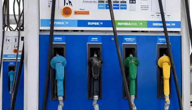 Tras cuatro meses de suba, se frenó la venta de combustibles y cayó 1,16 % en julio