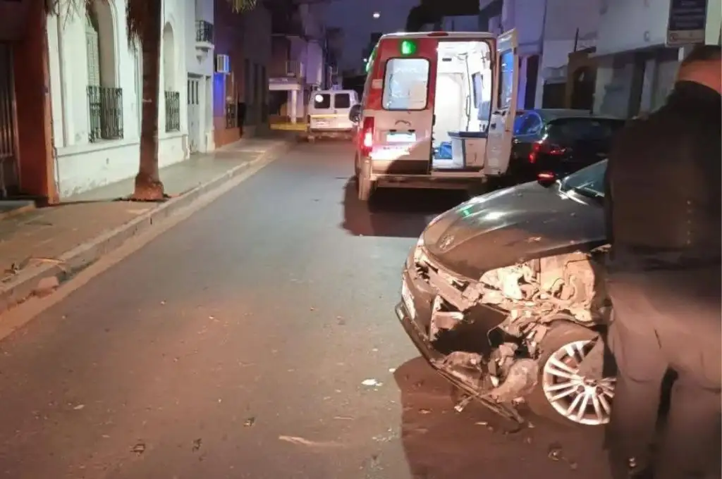 Santa Fe: una joven chocó su auto contra una palmera y está internada en terapia intensiva