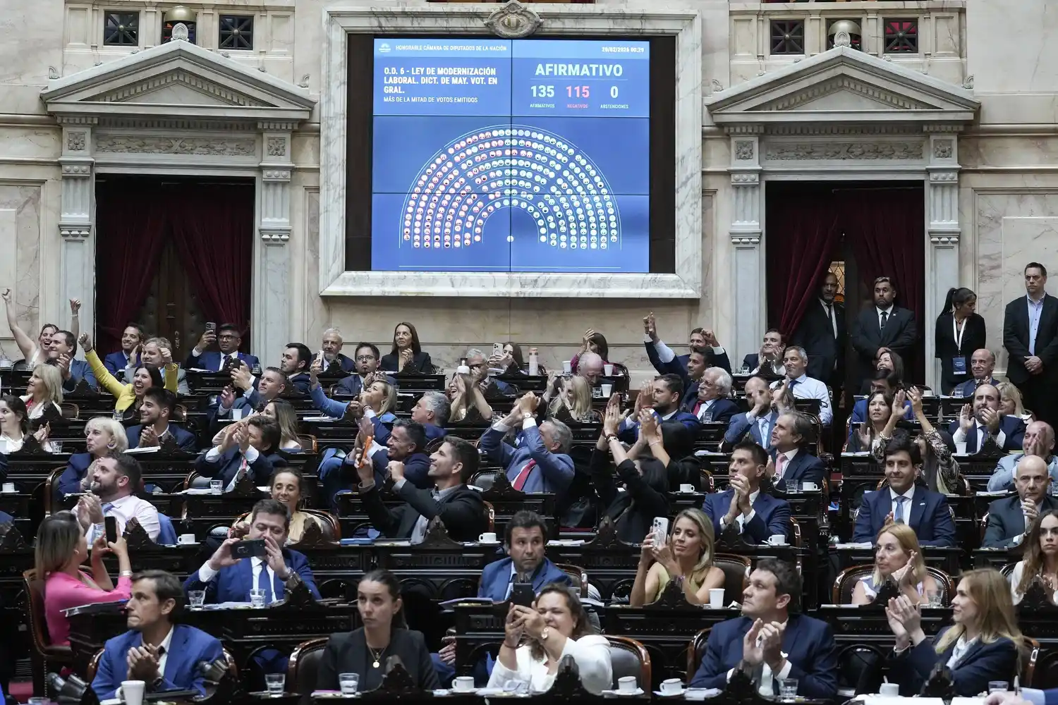 La Cámara de Diputados aprobó la reforma laboral y la iniciativa vuelve al Senado