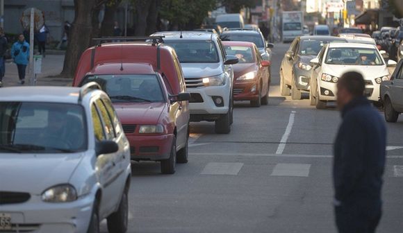 Tras las quejas, el municipio de Bahía Blanca quiere retroceder con el cobro de patentes para los modelos 1990 a 2000