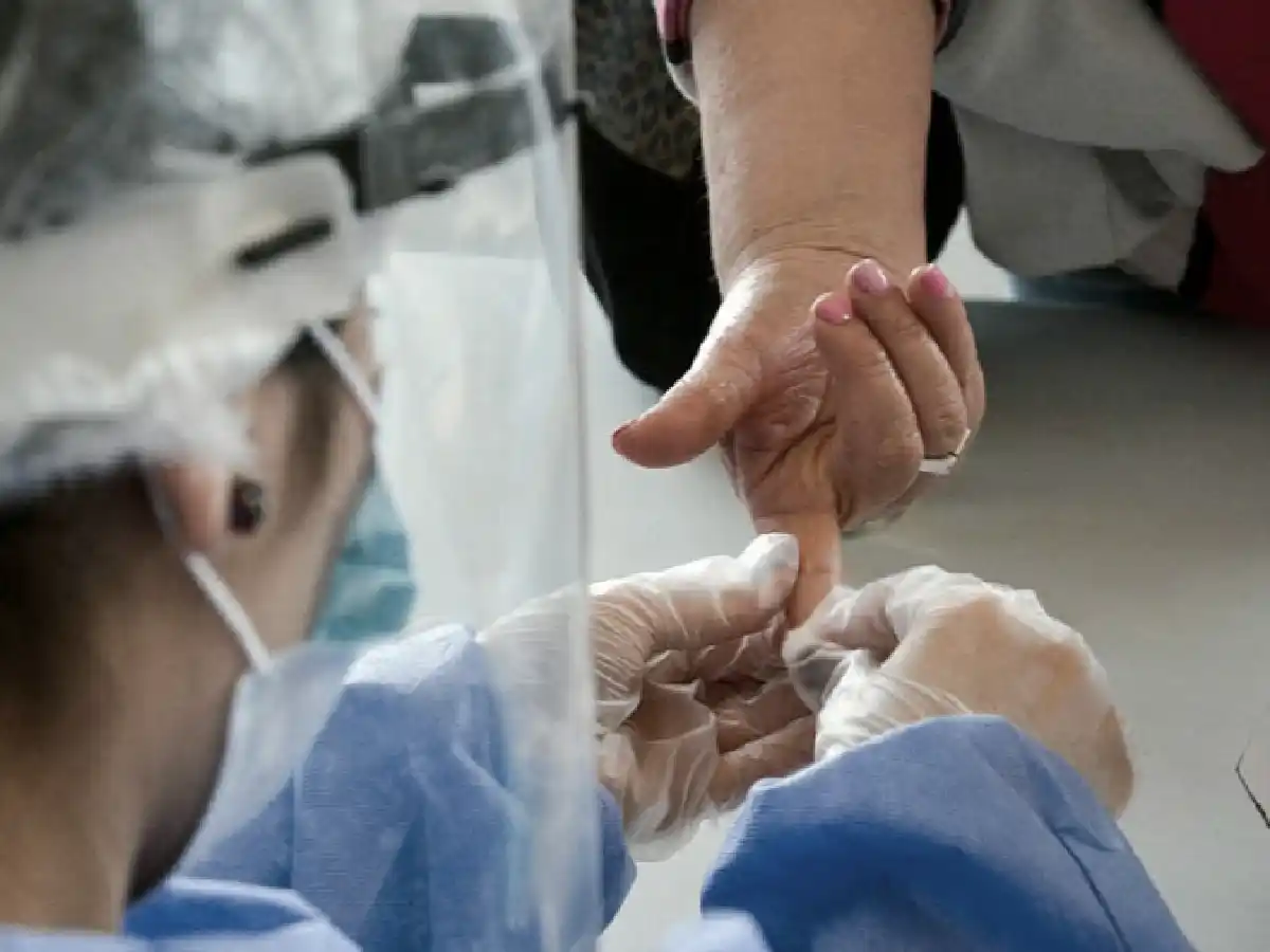 Hubo 12 muertos y 888 nuevos contagios de coronavirus en la Argentina