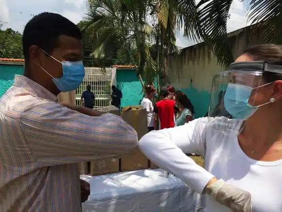 María Corina Machado recorre comunidades en Aragua tras desborde del río El Limón