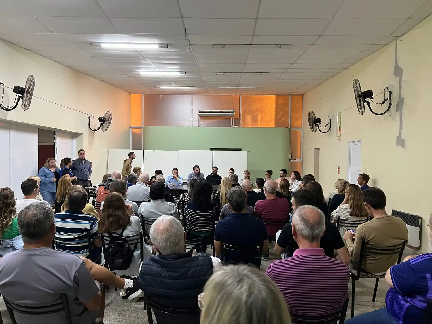 reunion vecinos alamos del aeroclub autoridades de rafaela problema escapes picadas motos - 2