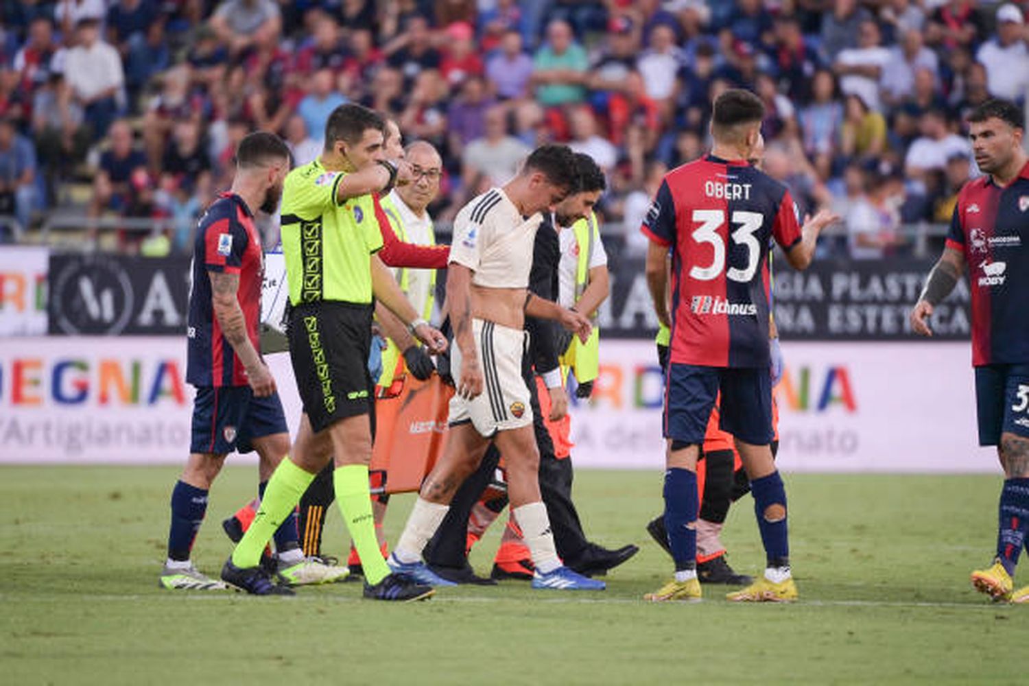 Dybala se retira lesionado en la primera etapa.