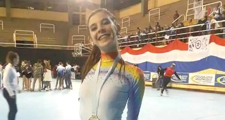 Violeta Nouet encabezó la legión sampedrina en Rosario
