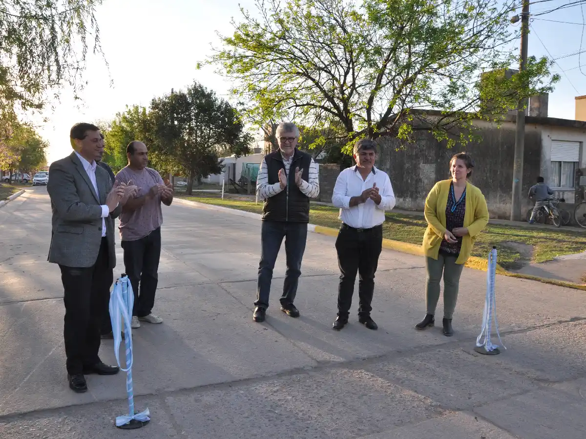 Brinkmann: Barrio Argentina 2000 estrena pavimento, iluminación y cordón cuneta   