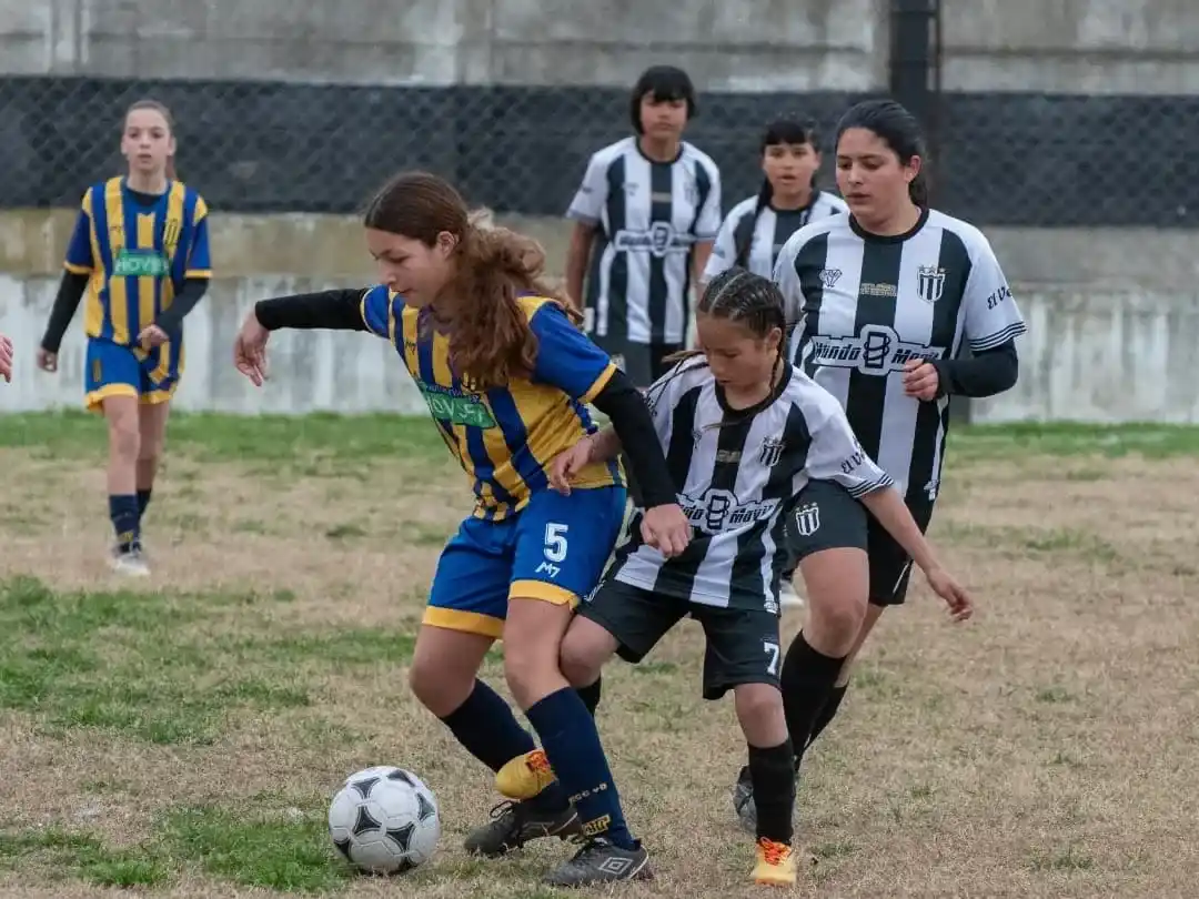 Centenario y Central Argentino abrieron la jornada en el "Néstor Vidoret". Foto: @fotosbycharly