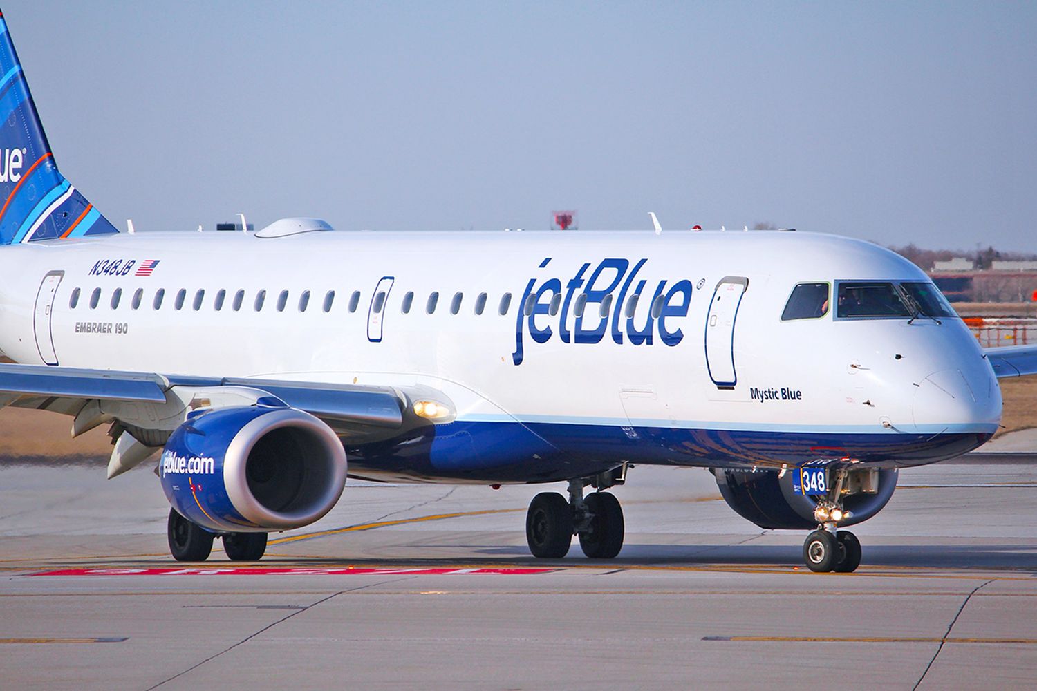 La compañía Jet Blue fue sancionada por Estados Unidos por retrasos crónicos.