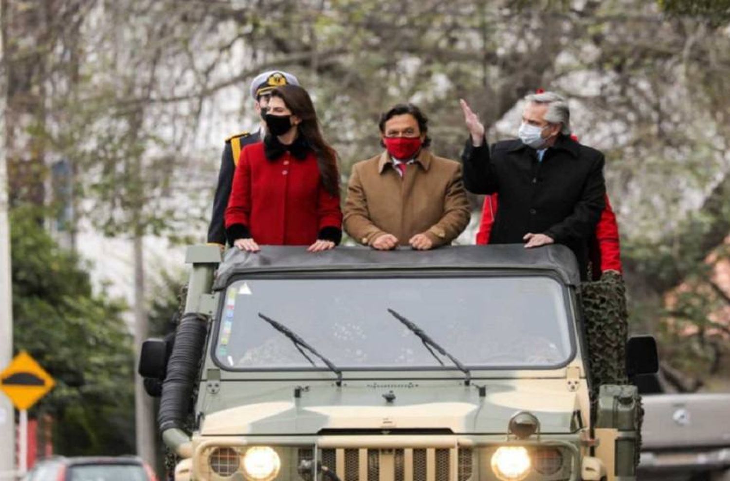 Homenaje a Güemes en Salta: reemplazaron a los tradicionales gauchos con militares y renunció un funcionario