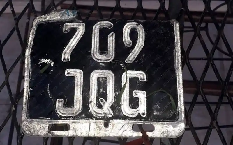 Encontraron patente 709 JQG