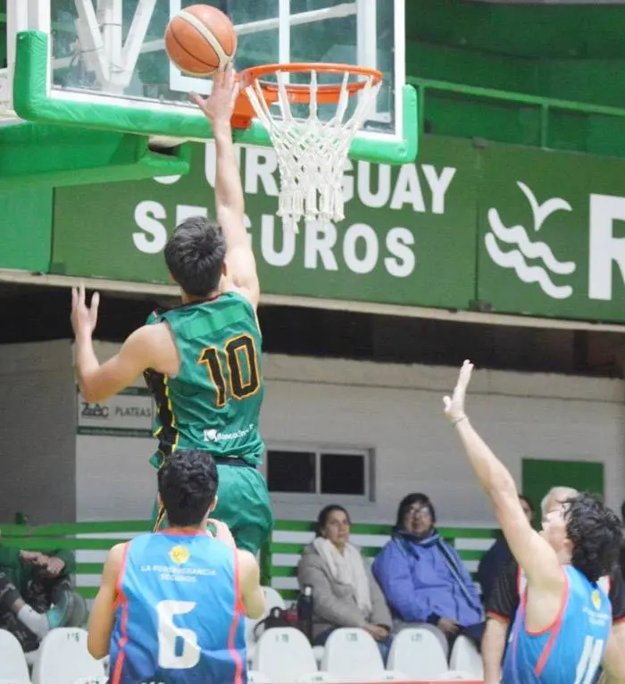 Estudiantes se quedó con un nuevo  clásico y se metió en semis del Asociativo