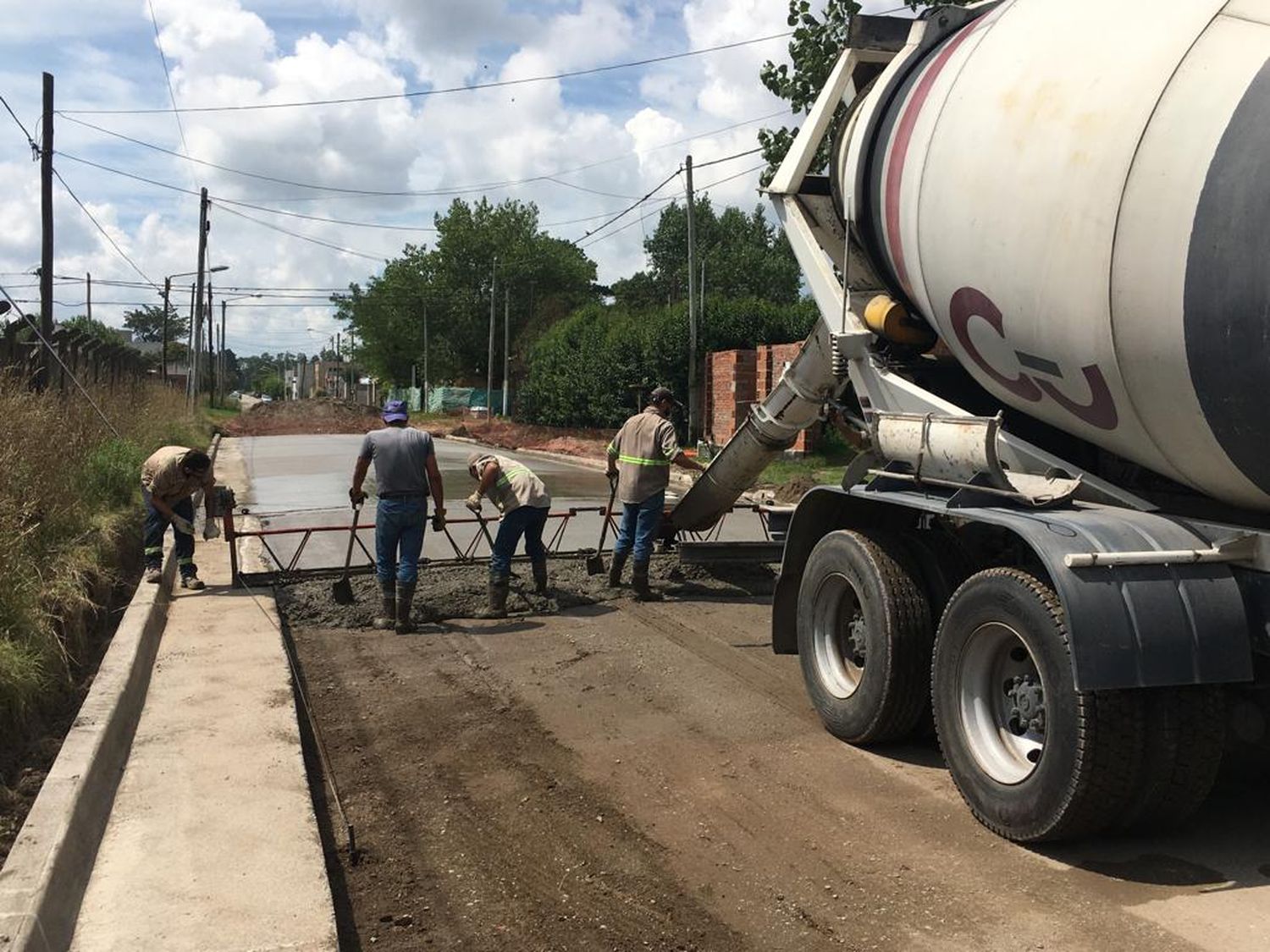 Continúa con las obras de infraestructura vial y avanza con la licitación para más cuadras