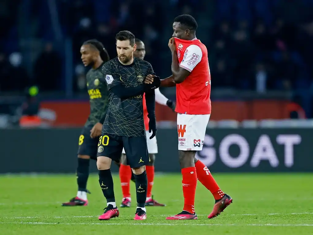 El PSG, con Messi, dejó escapar la victoria en el final