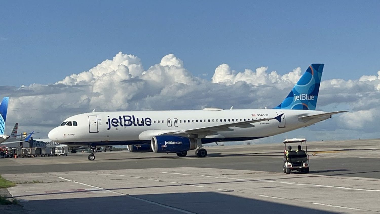 Tres artistas puertorriqueños compiten por plasmar la esencia de la isla en un Airbus A320 de JetBlue