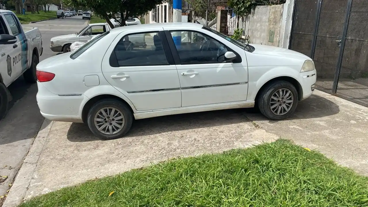 Según indicaron fuentes policiales, el vehículo pudo ser recuperado inmediatamente y devuelto a su propietaria.