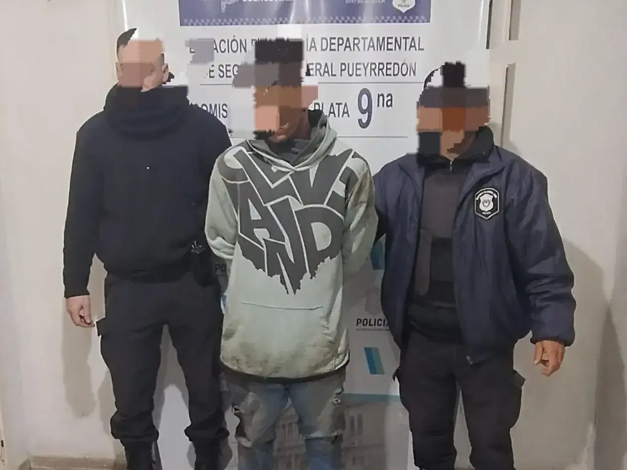 El hombre fue reducido y aprehendido.