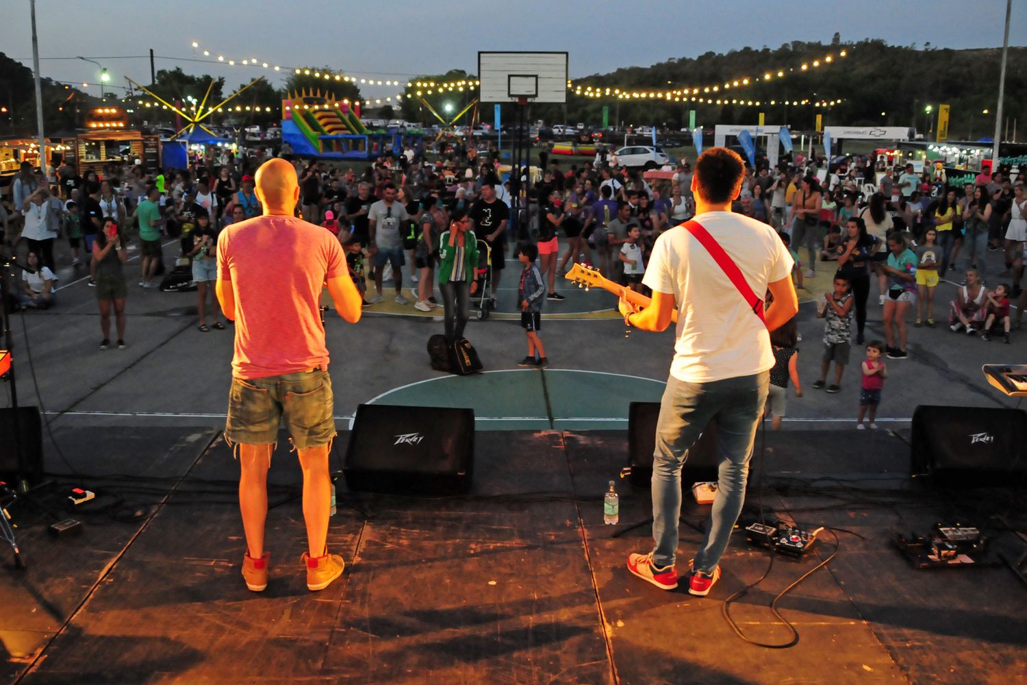 "Los tapitas" a pura cumbia en el cierre del primer día del festival Tandilia 2022