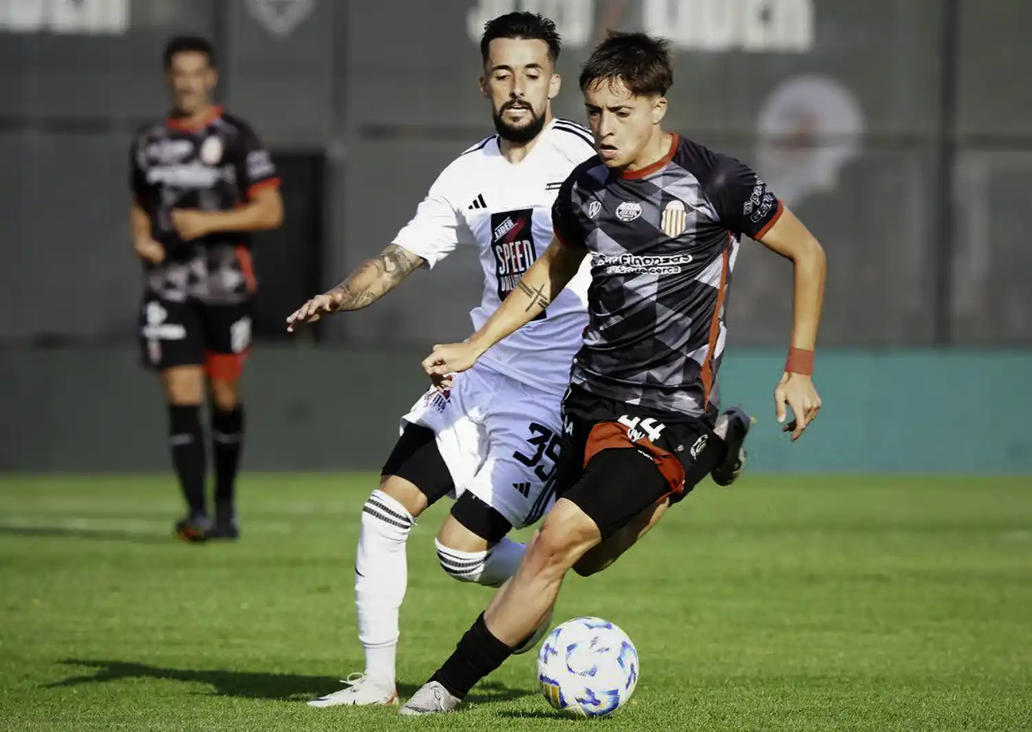 Riestra y Barracas no pudieron quebrar el cero
