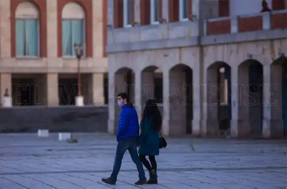 Cómo se explica el récord de casos: ¿falta de distanciamiento o personas súper diseminadoras?