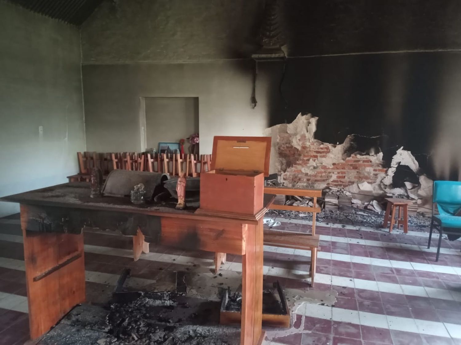 Lamentable: Vandalizaron e incendiaron la capilla de Nuestra Señora Del Valle de Pehuajó