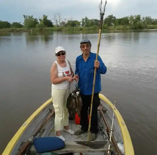 Intensa búsqueda de un matrimonio en el puente de Hierro