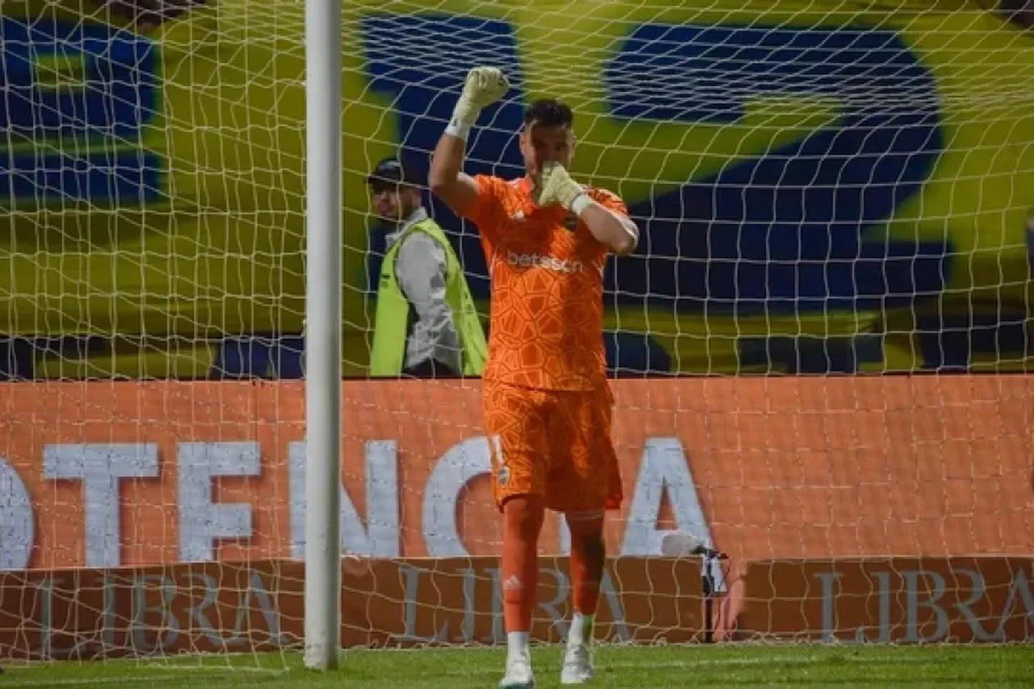 De la mano de Romero, Boca eliminó a Almagro