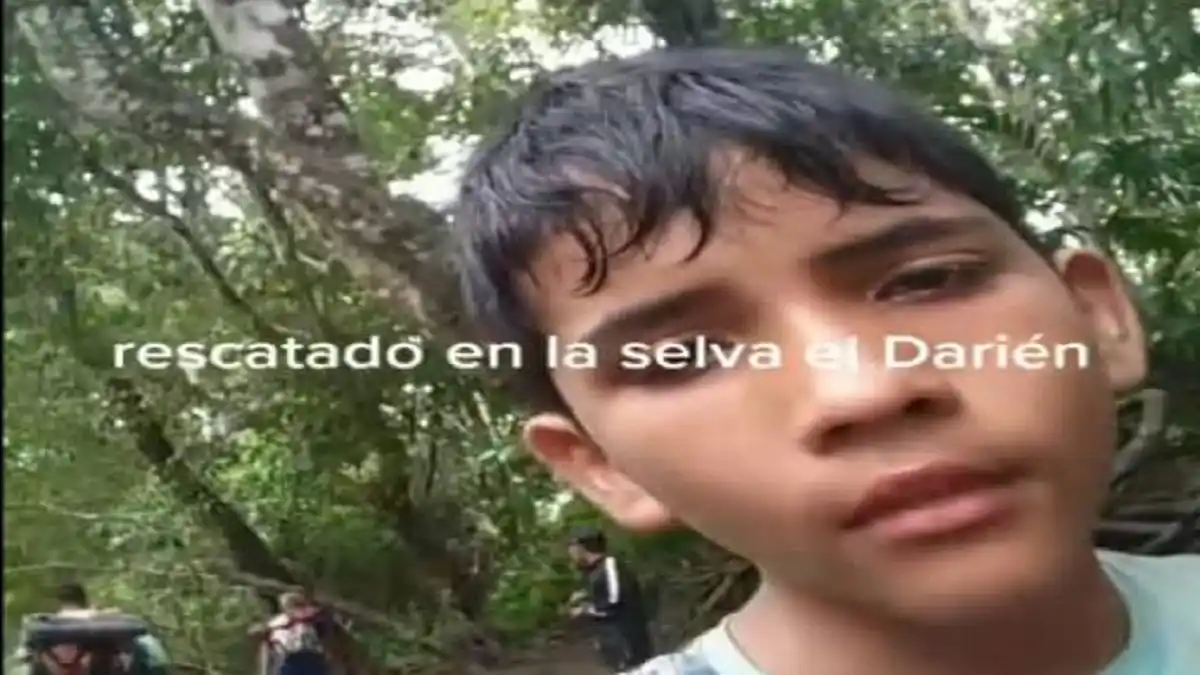 Migrantes salvan a NIÑO VENEZOLANO en la selva del Darién