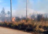 Vecinos de Suárez García al 2000 mostraron inquietud ante un incendio que casi alcanzó a los hogares