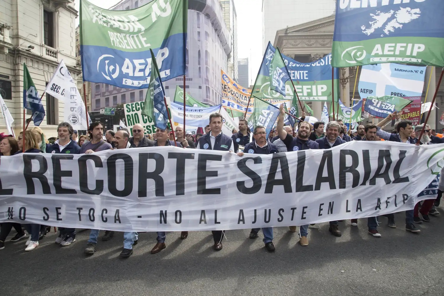 Protesta de trabajadores de la AFIP en la sede central del ente