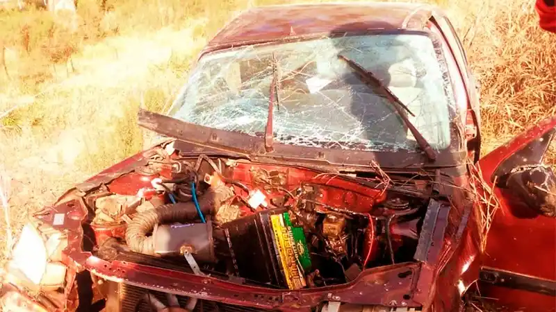 Trágico siniestro: Una mujer perdió la vida tras un violento choque entre un auto y un camión