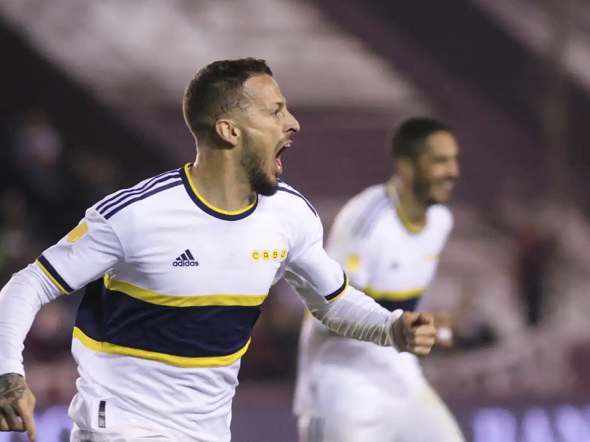 Boca ganó por Benedetto y llegó a la cima