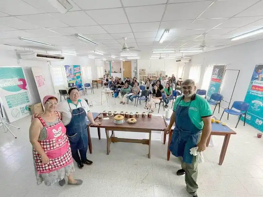 Taller sobre panadería navideña a 
beneficiarias del programa Acompañar