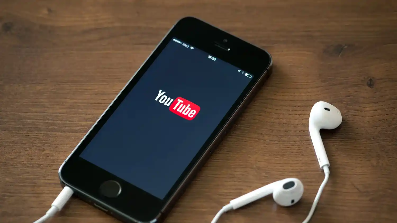 YouTube supera los 1,000 millones de espectadores mensuales de contenido de podcasts