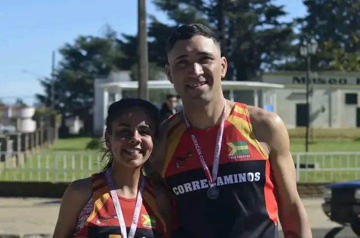 Constanza Garrido y Federico Cabello los Correcaminos ganadores del "Huracán Corre"