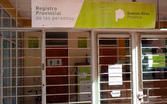 “Maltrato” en el Registro Civil: la odisea de una mamá con dos bebés para hacer un trámite